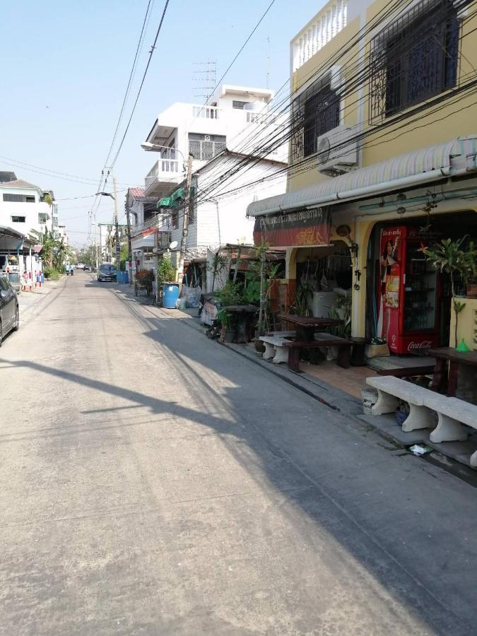 Appartamento Gogoal Latkrabang Bangkok Esterno foto