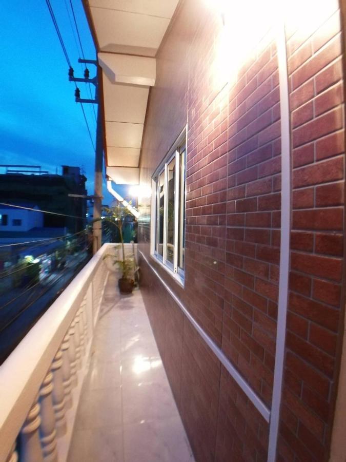 Appartamento Gogoal Latkrabang Bangkok Esterno foto